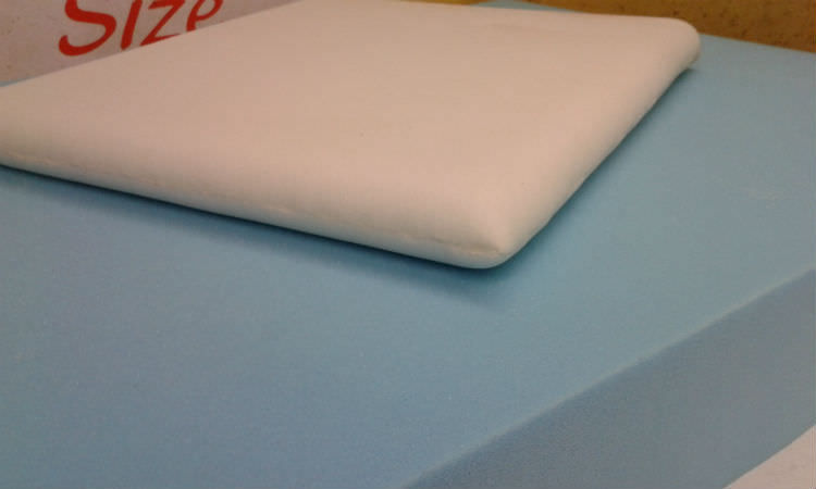 Cushion with rounded edge effect
